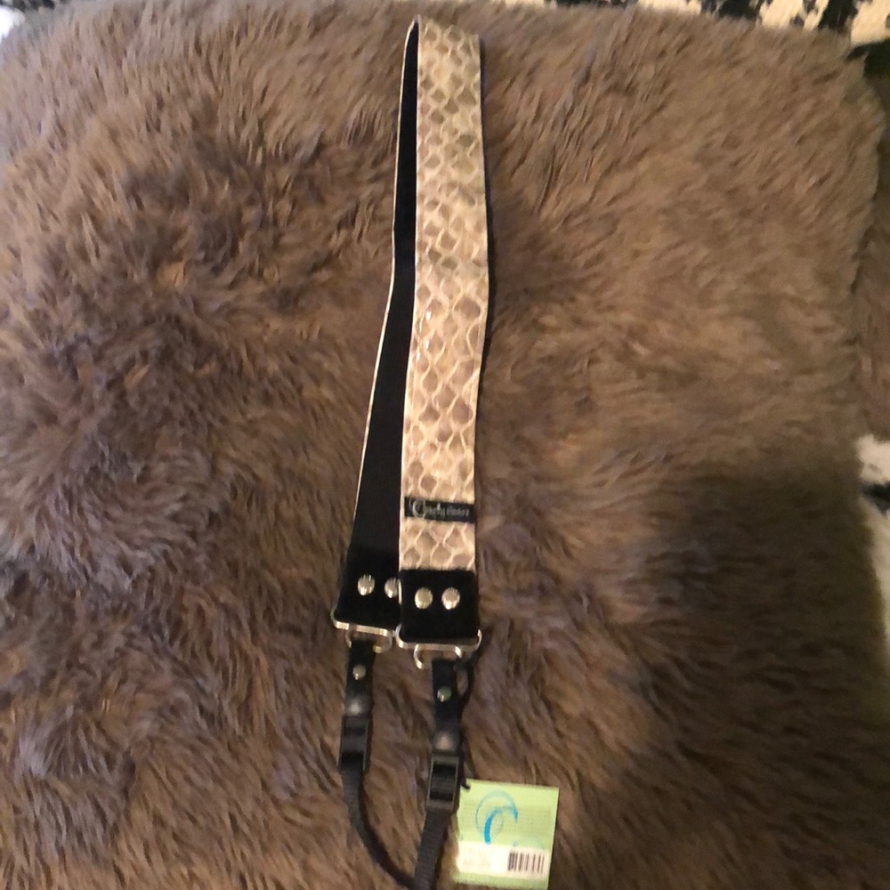 Capturing Couture camera strap - Picture 3 of 3